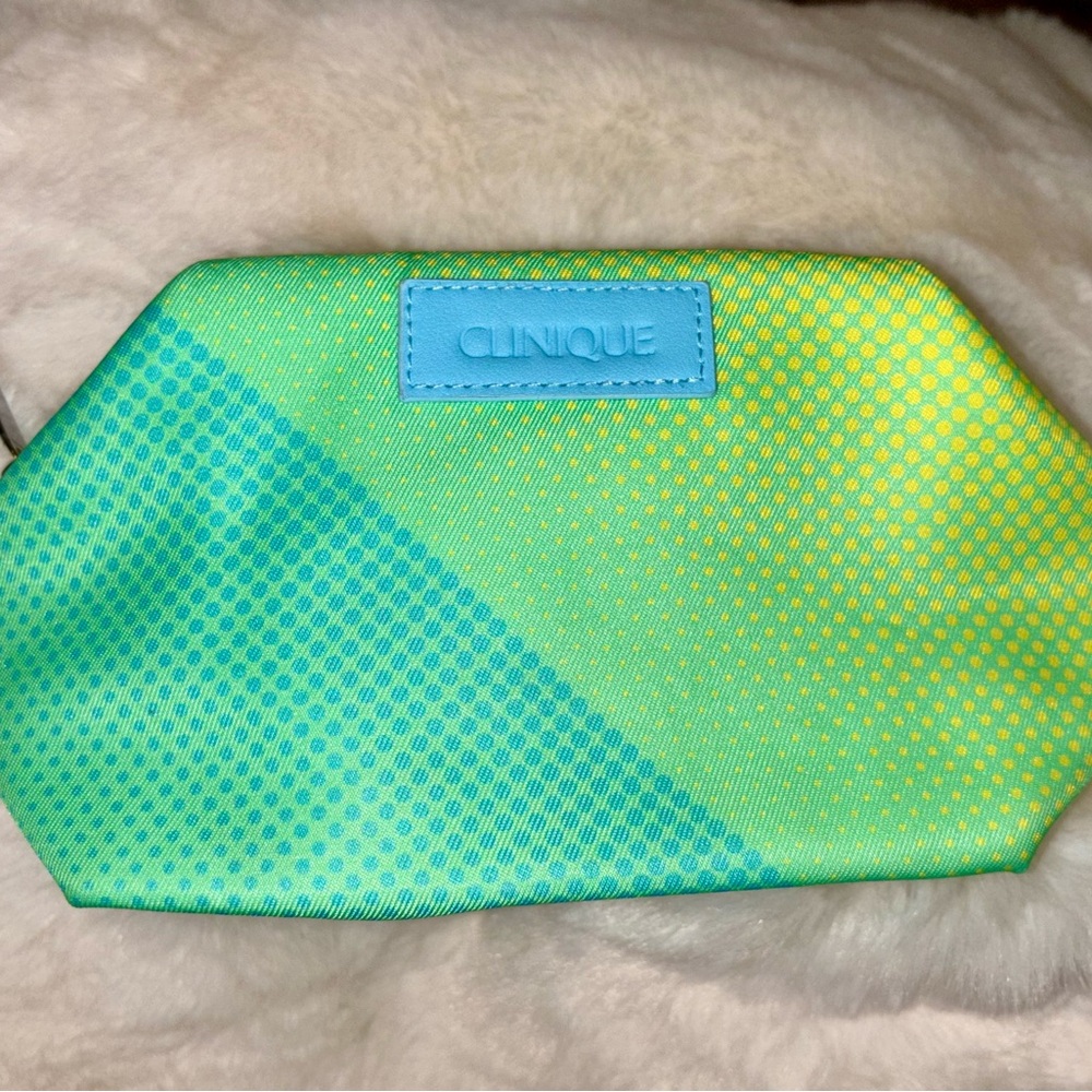 NWOT Clinique Turquoise and Lime Polka Dot Cosmetic Pouch